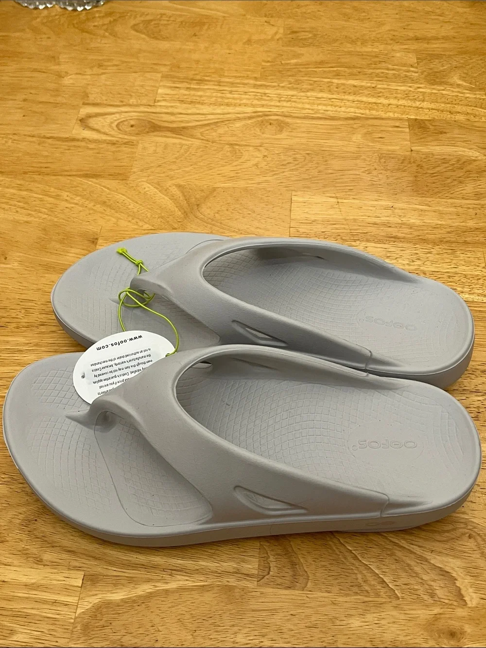 Oofos ooriginal recovery thong sandals moonstone mens size 10 women’s 12 new